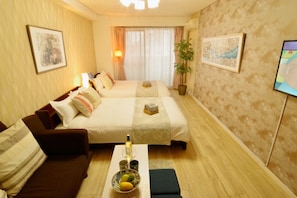 1 室のベッドルーム、デスク、WiFi (無料)、ベッドシーツ