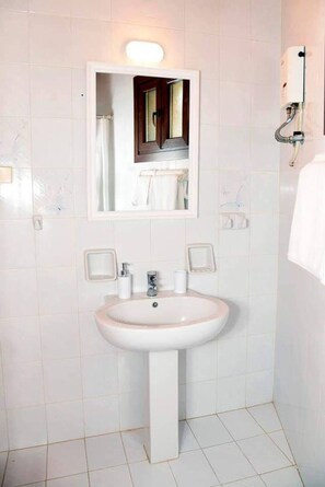 Combined shower/bathtub, hair dryer, towels, soap