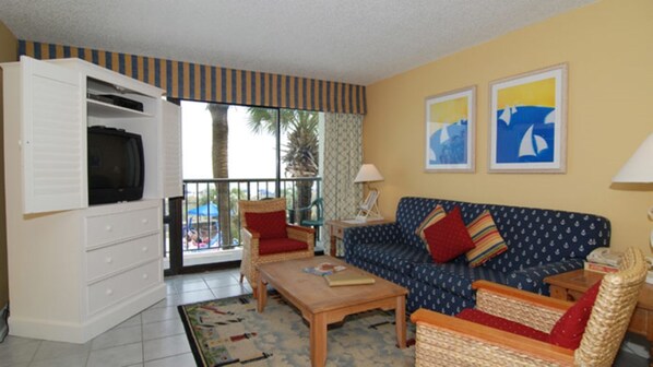 Televisión, reproductor de DVD, futbolito y tenis de mesa 