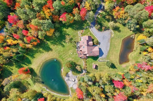 Edson Hill Estate: 4 br, 2 fireplaces, a/c, pool table, & pond