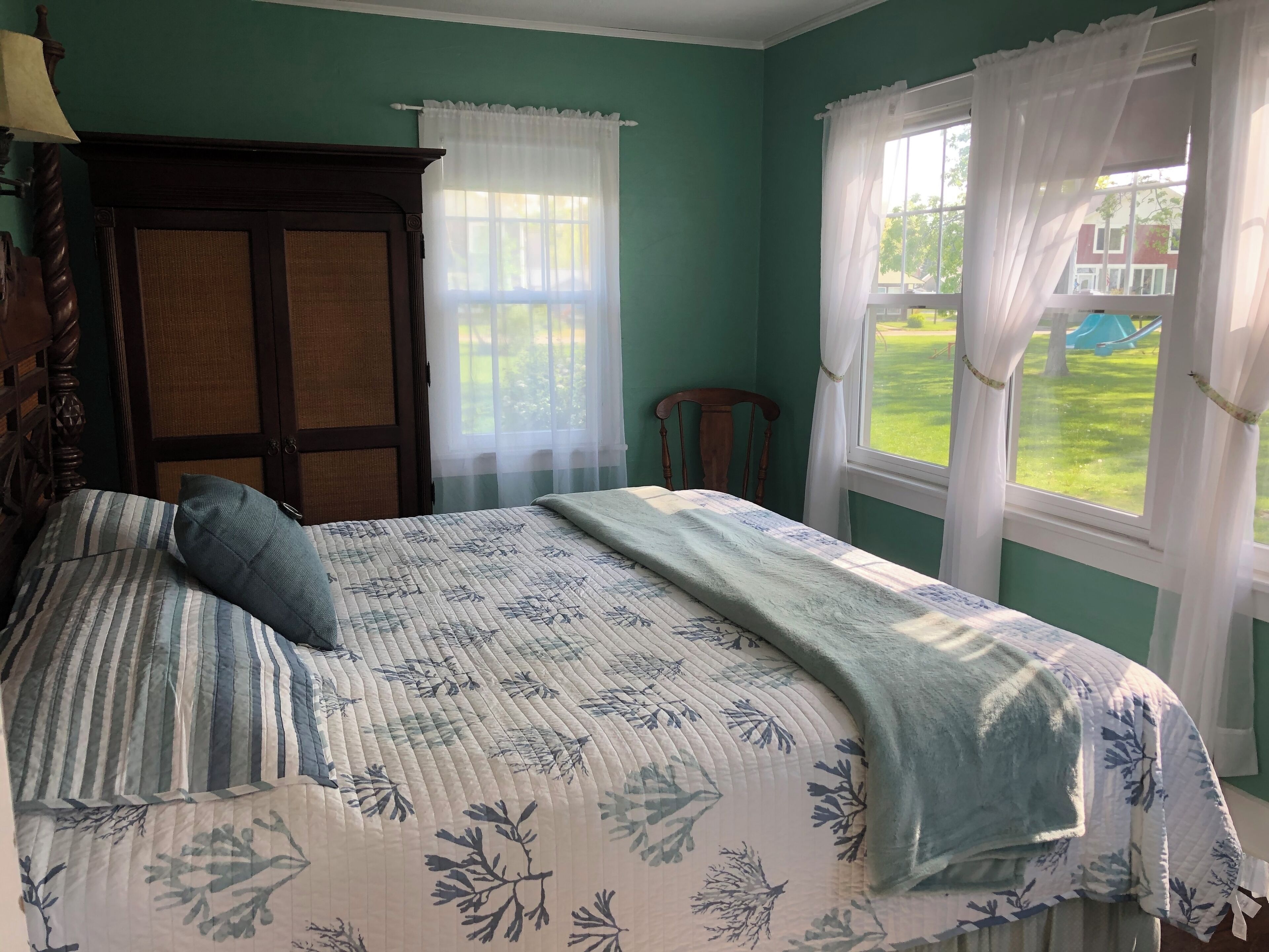 5 bedrooms, WiFi, bed sheets