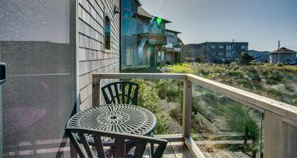 Ocean View of Rocky Shore! Dog Friendly! Yachats!