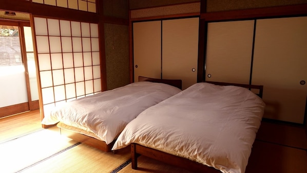 1 bedroom, desk, free WiFi, bed sheets