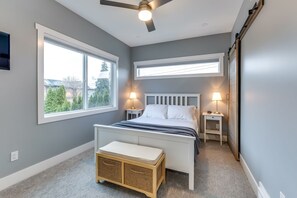 2 bedrooms, iron/ironing board, WiFi