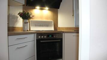 Refrigerador, microondas, placa de cocina, lavavajillas