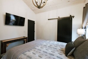 5 bedrooms, desk, free WiFi, bed sheets