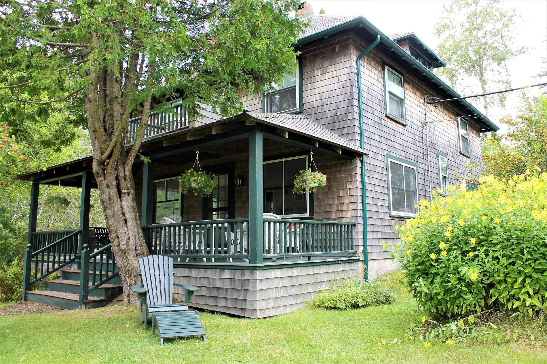 Beach 1 mile, fire pit, heated, outdoor shower, Updated&clean Ocean Breezes Home