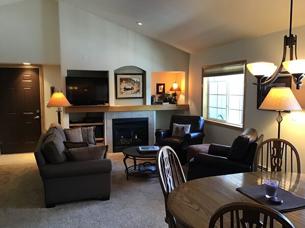 TV, DVD player, books, stereo