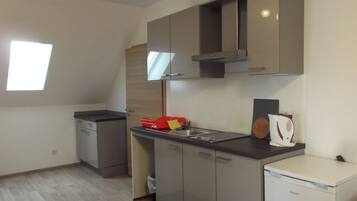 Fridge, stovetop, electric kettle, cookware/dishes/utensils