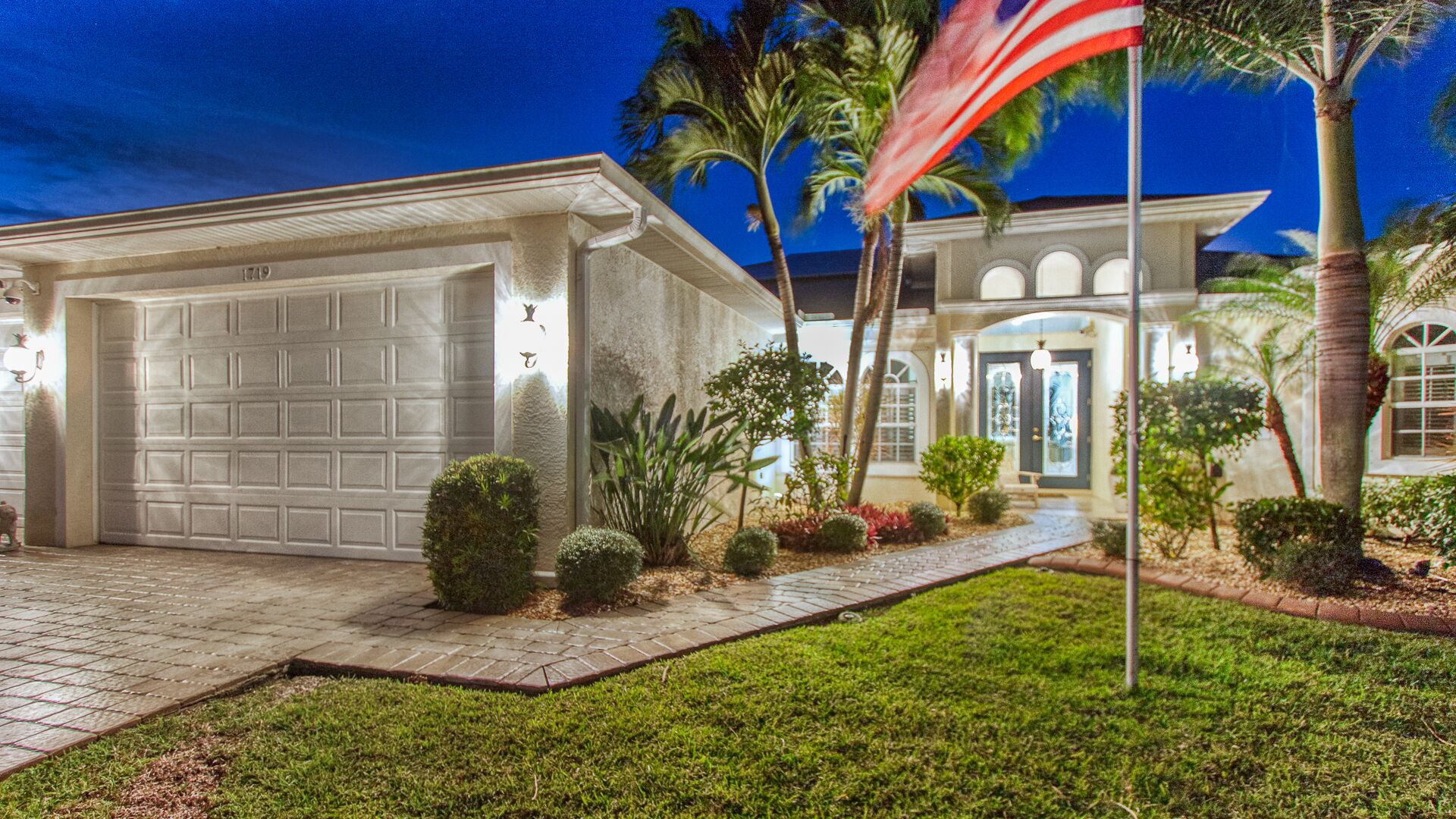 SEABIM Villa CARISSTHEO - walking distance Cape Harbour Marina, Gulf access