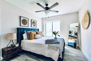 4 habitaciones, tabla de planchar con plancha y cuna de viaje 