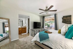 3 bedrooms, iron/ironing board, travel cot, free WiFi - Spacious Backyard W/ Free Heated Pool, Tv and Bbq (Scottsdale)