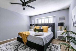 4 Schlafzimmer, Schreibtisch, Bügeleisen/Bügelbrett, Reisekinderbett