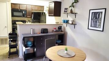 冰箱、微波炉、烤箱、炉灶