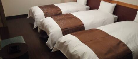1 bedroom, desk, free WiFi, bed sheets