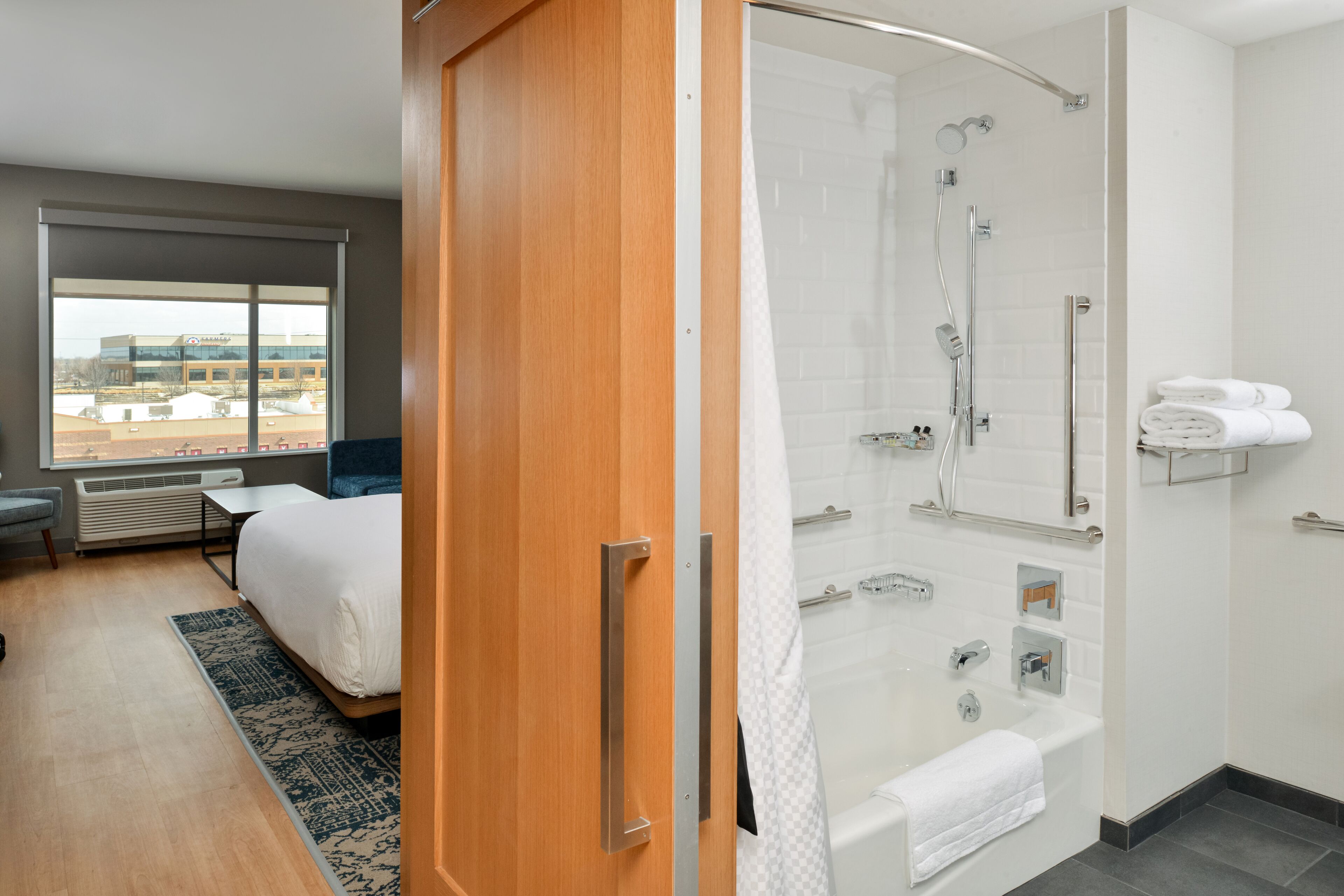 minibar, in-room safe, desk, laptop workspace