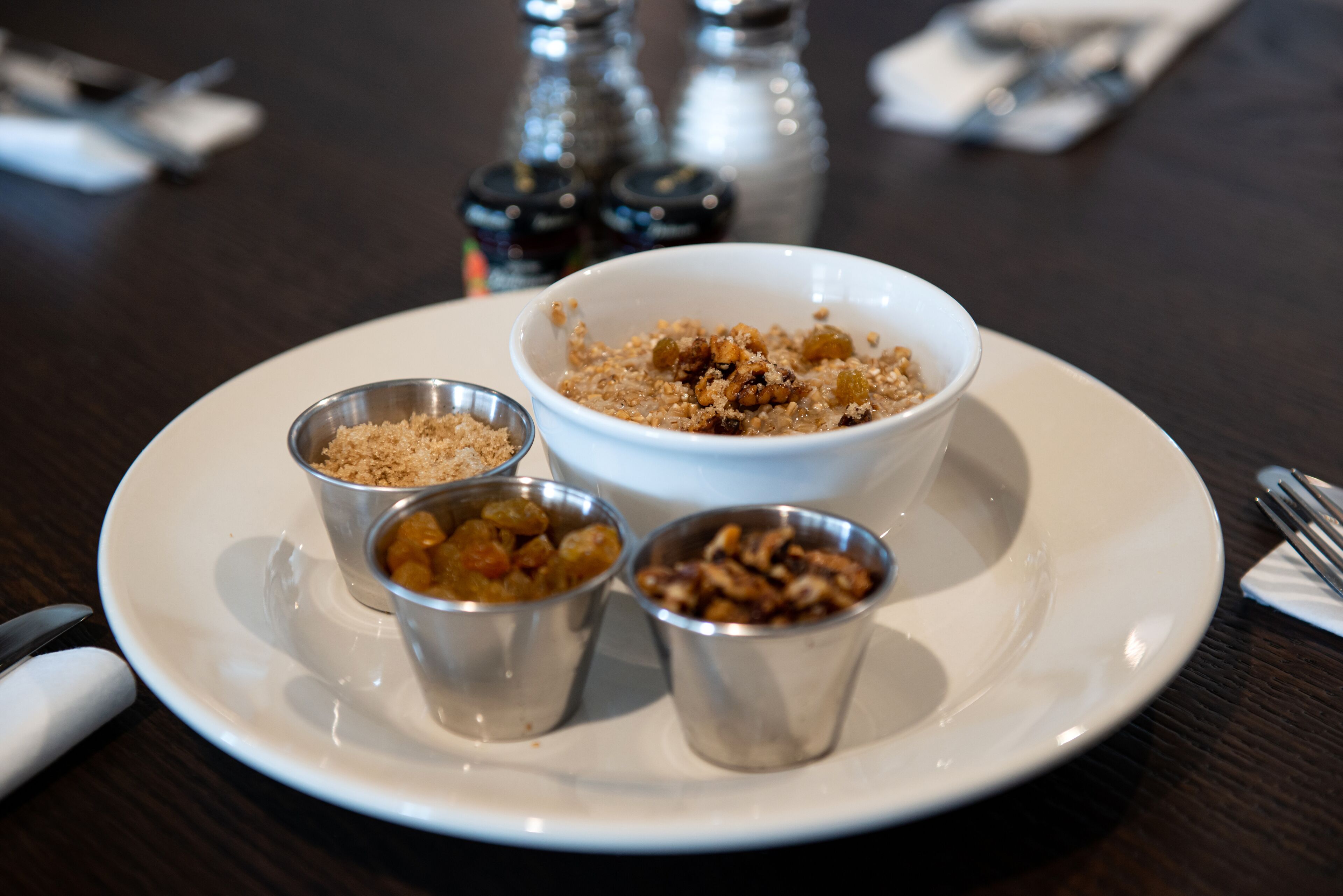 breakfast and dinner served, american cuisine