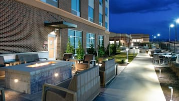 Serveert ontbijt en diner, Amerikaanse gerechten