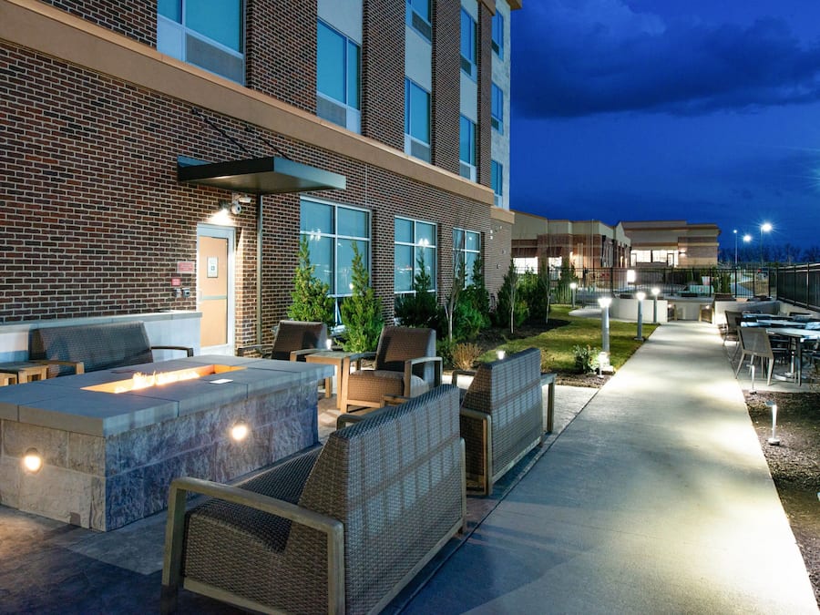 Breakfast and dinner served, American cuisine