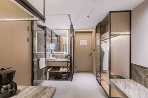 Free minibar items, in-room safe, individually decorated, desk - Four Points by Sheraton Suzhou, Wuzhong (Suzhou)