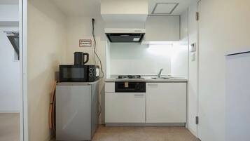 Fridge, microwave, stovetop, cookware/dishes/utensils