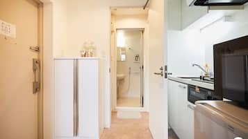 Fridge, microwave, stovetop, cookware/dishes/utensils
