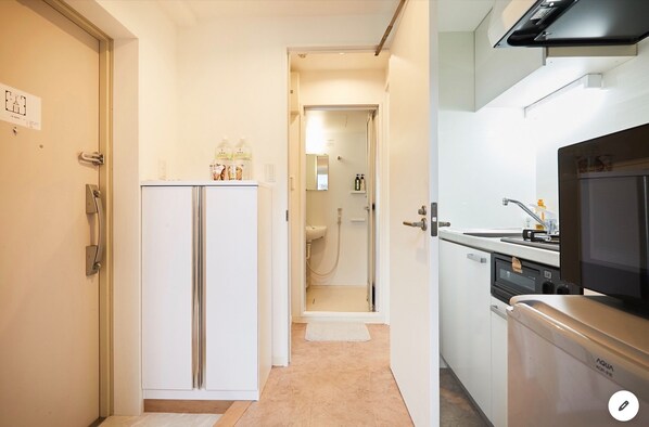 Fridge, microwave, stovetop, cookware/dishes/utensils