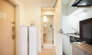 Fridge, microwave, stovetop, cookware/dishes/utensils - 6 minutes walk from No 301  JR subway Kinshich / Sumida-ku Tokyo (Sumida-ku)