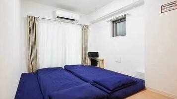 1 habitación, escritorio, tabla de planchar con plancha y wifi gratis