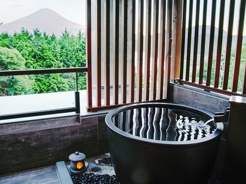 Standard JapaneseWestern roomwith Mt Fuji view OpenAir Bath Includedbreakfast included / Minamitsuru-gun Yamanashi