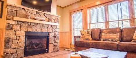 Una Smart TV, una chimenea