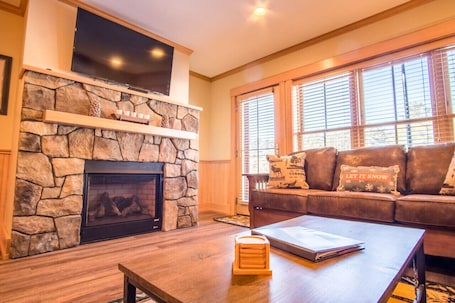 Smart TV, fireplace. Cranmore · Pool· Cranmore· Luxury· Slope side