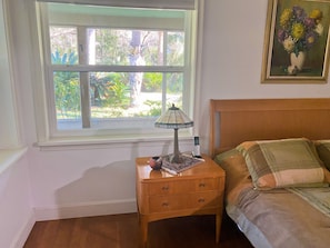 1 bedroom, desk, free WiFi, bed sheets - Old European Style Cottage, sleeps 2, very comfortable (Inglis)