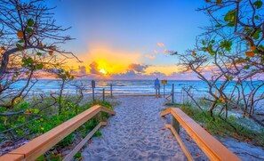 Beach nearby, sun-loungers, beach towels