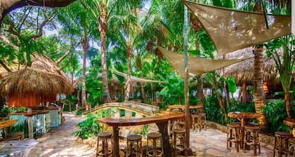 Beautiful Jupiter 3/2.5 + Loft Condo only steps from the beach on Carlin Park!