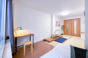 1 habitación, escritorio, tabla de planchar con plancha y wifi gratis 