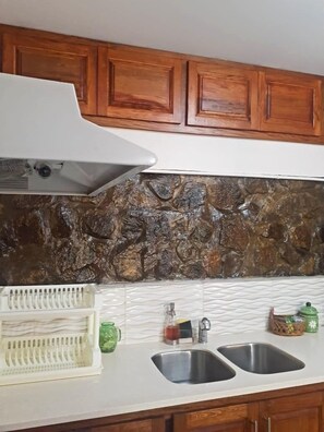 Frigorífic, microones, forn i placa de cuina 