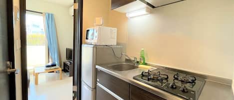 Fridge, microwave, stovetop, cookware/dishes/utensils