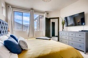 4 bedrooms, desk, travel cot, free WiFi