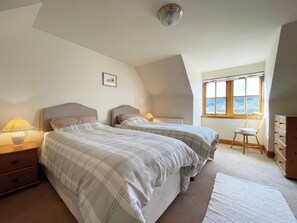 5 bedrooms, free WiFi, bed sheets