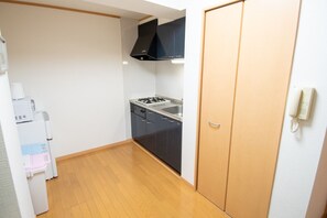 Fridge, microwave, stovetop, cookware/dishes/utensils