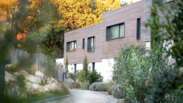 A modern two-story building with a wooden facade and large windows. - Villa for 6 people 300m from the beaches for 6 people (La Palmyre)