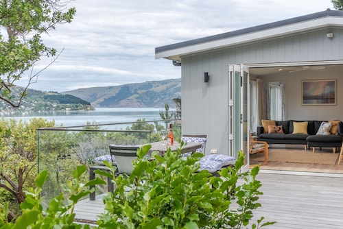 Otahuahua - Akaroa Holiday Home