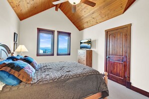 6 bedrooms, desk, iron/ironing board, free WiFi - Lazy Fade Lodge 1/2 Mile from Bear Lake Marina, Harbor Village Amenities (Garden City)