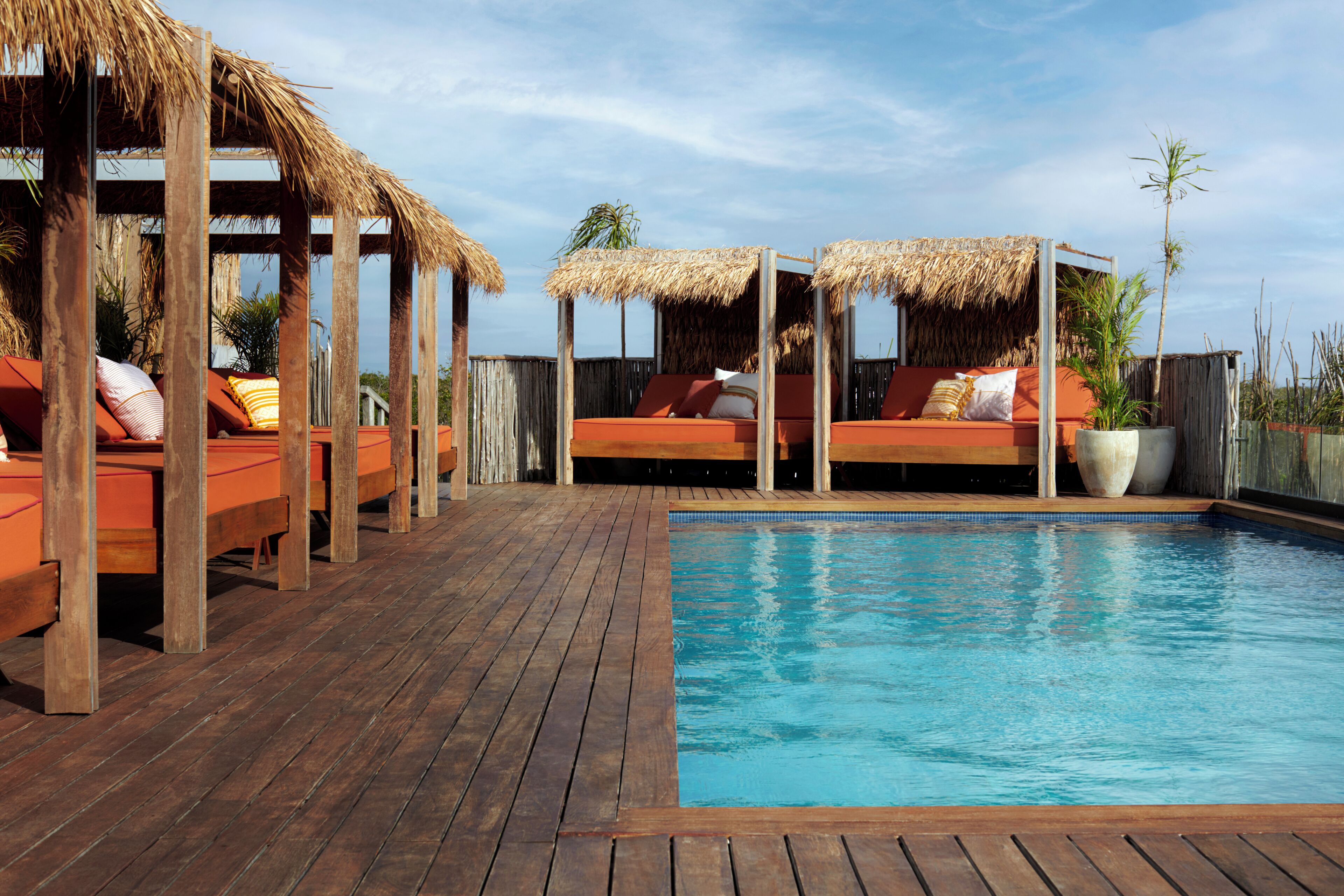 2 من حمّامات السباحة الخارجية، كبائن مجانية، مظلات على حمّام السباحة