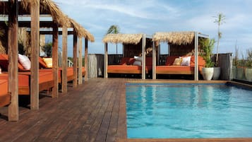 2 ulkouima-allasta, ilmaisia cabañoita, aurinkovarjoja