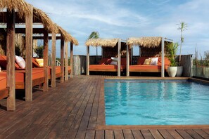 2 outdoor pools, free cabanas, pool umbrellas