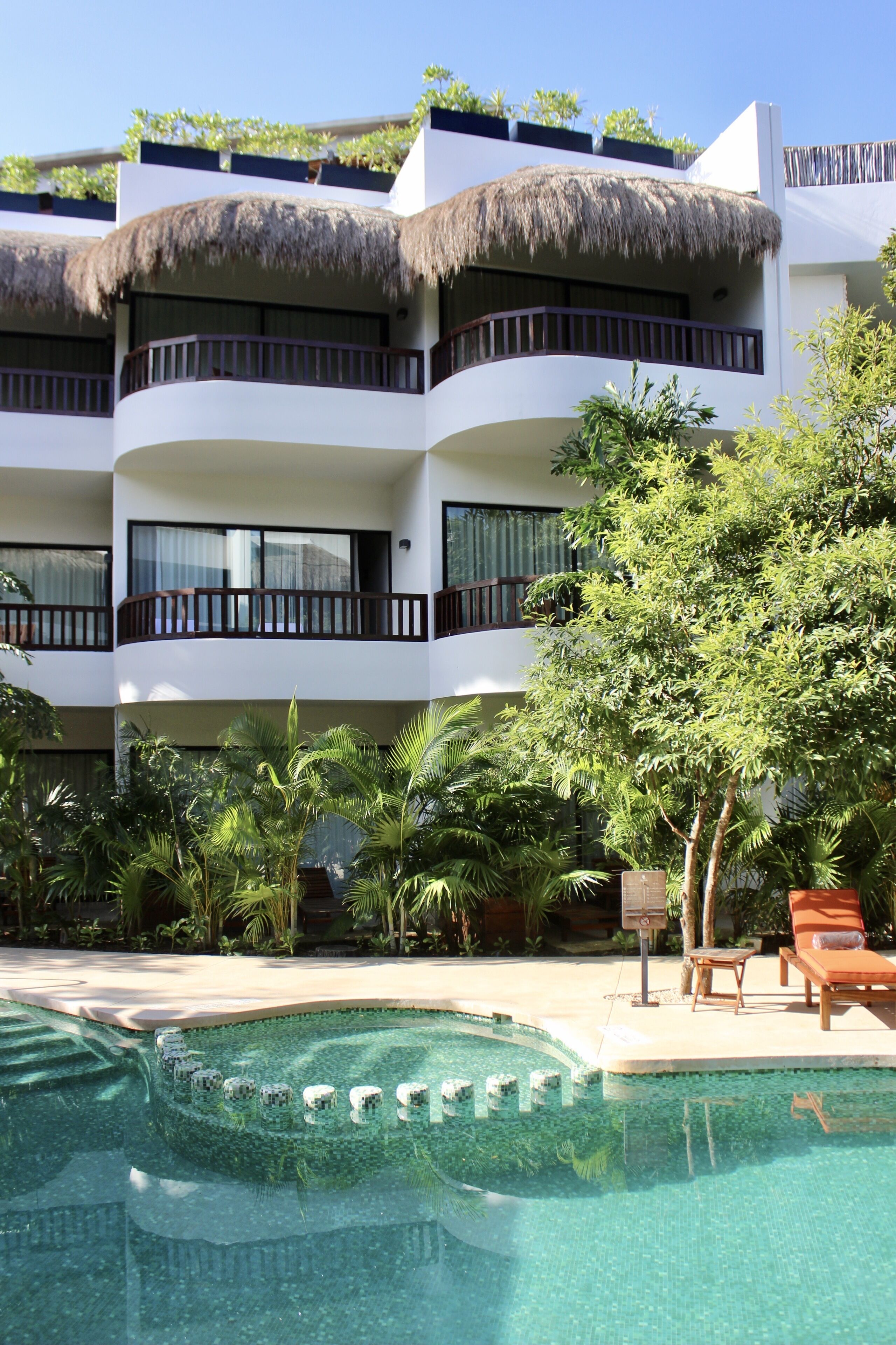 2 piscinas al aire libre, cabañas de piscina gratuitas, sombrillas