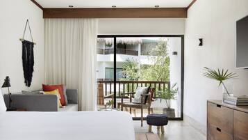 Habitación, 1 cama King size, balcón (Essential) | Ropa de cama de alta calidad y edredón