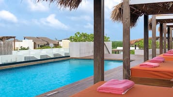 2 outdoor pools, free cabanas, pool umbrellas